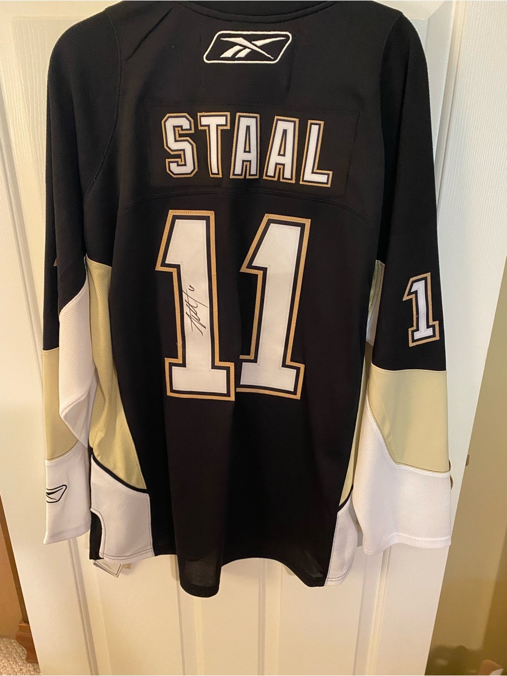AUTHENTIC, SIGNED Jordan STAAL #11 Pittsburgh Penguins Hockey Jersey, NWT